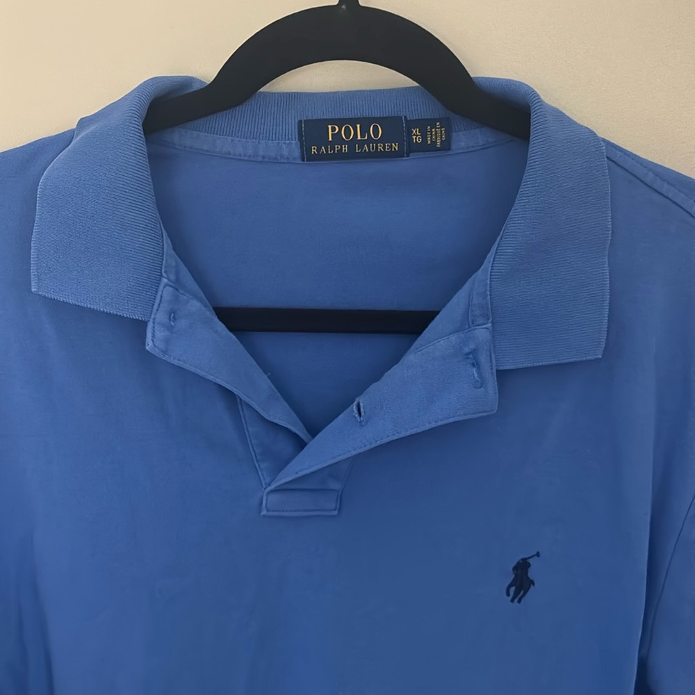 Polo size XL. Blue shirt